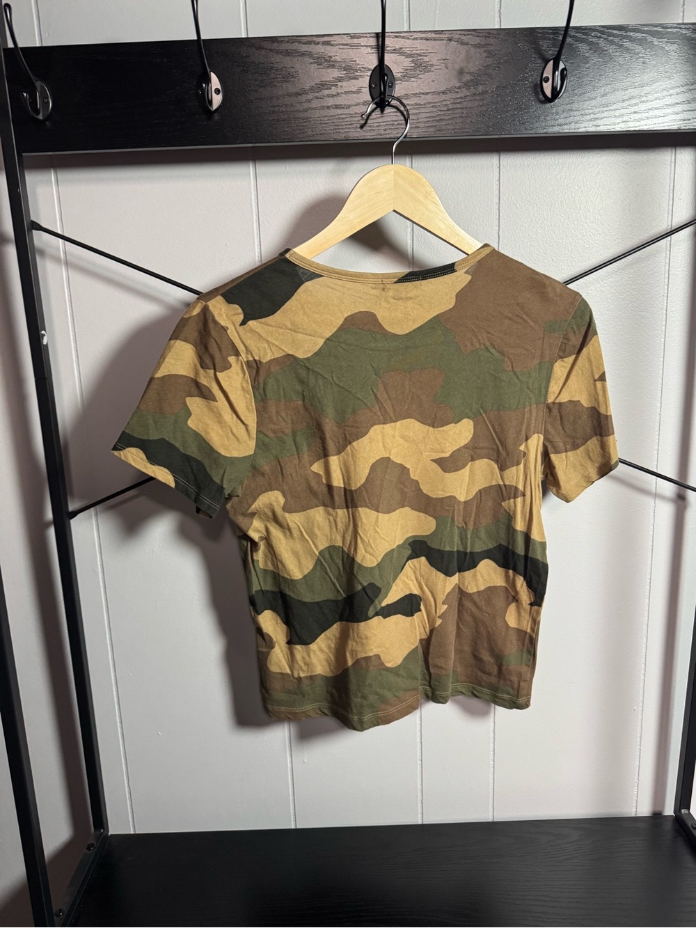 Good American Camo Crop Tee in Green/Brown/Black